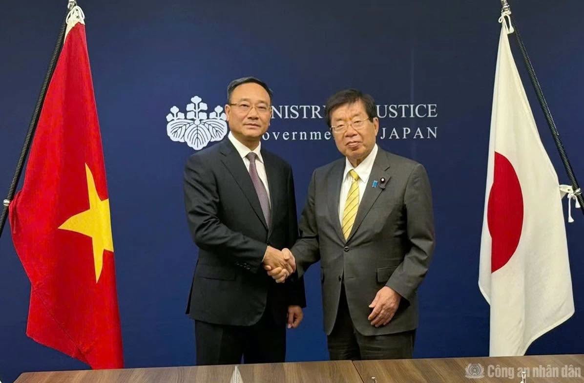 Thượng tướng Phạm Thế Tùng, Thứ trưởng Bộ Công an Việt Nam hội đàm và thúc đẩy hợp tác thực thi pháp luật, tư pháp cùng lãnh đạo Bộ Tư pháp Nhật Bản trong khuôn khổ chuyến công tác. - Ảnh: Công An Nhân Dân